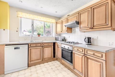 2 Iris Close, Croydon, CR0 8XW