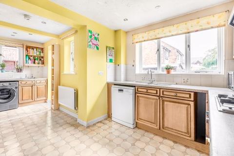 2 Iris Close, Croydon, CR0 8XW