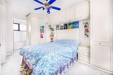 2 Iris Close, Croydon, CR0 8XW
