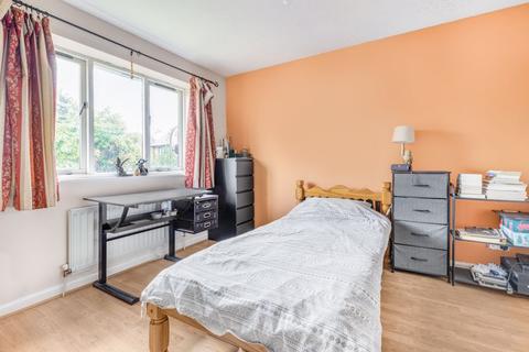 2 Iris Close, Croydon, CR0 8XW