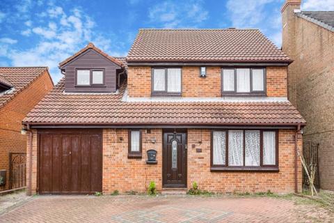 2 Iris Close, Croydon, CR0 8XW