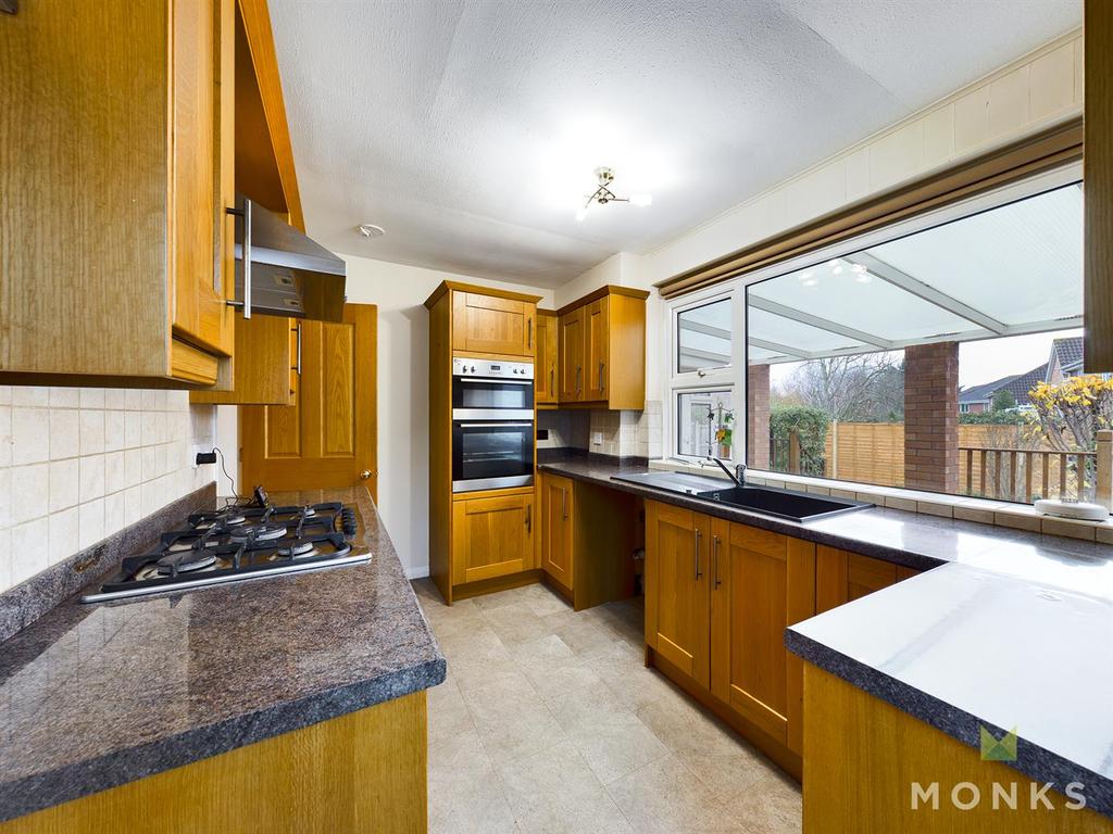 Brookside Gardens, Yockleton, Shrewsbury 3 bed link detached house £