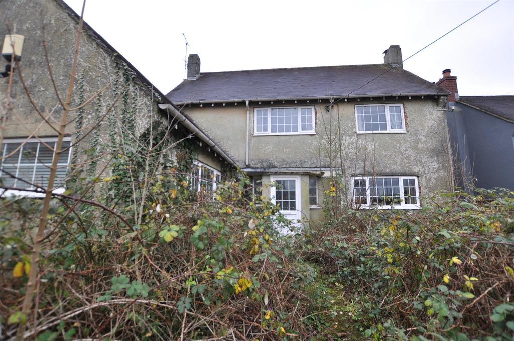 Hillston, 20 Lon Hir, Carmarthen 3 bed detached house £190,000