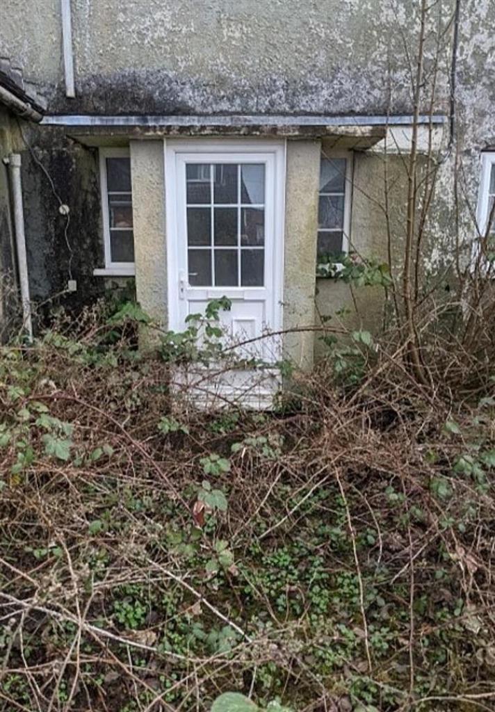 Hillston, 20 Lon Hir, Carmarthen 3 bed detached house £190,000