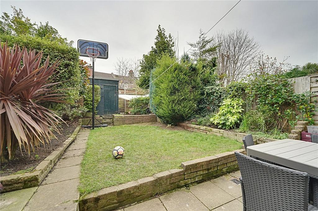 Halstead Road, Enfield, EN1 3 bed semidetached house £550,000