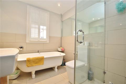3 bedroom apartment for sale - French Street, Sunbury-on-Thames, Surrey, TW16