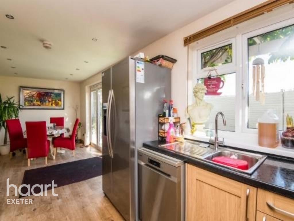 High Meadows, Exeter 3 bed bungalow £310,000