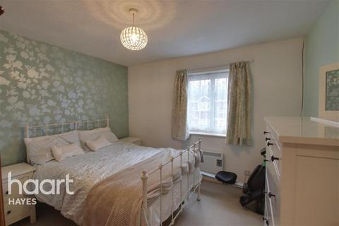 2 bedroom terraced house to rent, Braunston Drive,Hayes UB4 9RB