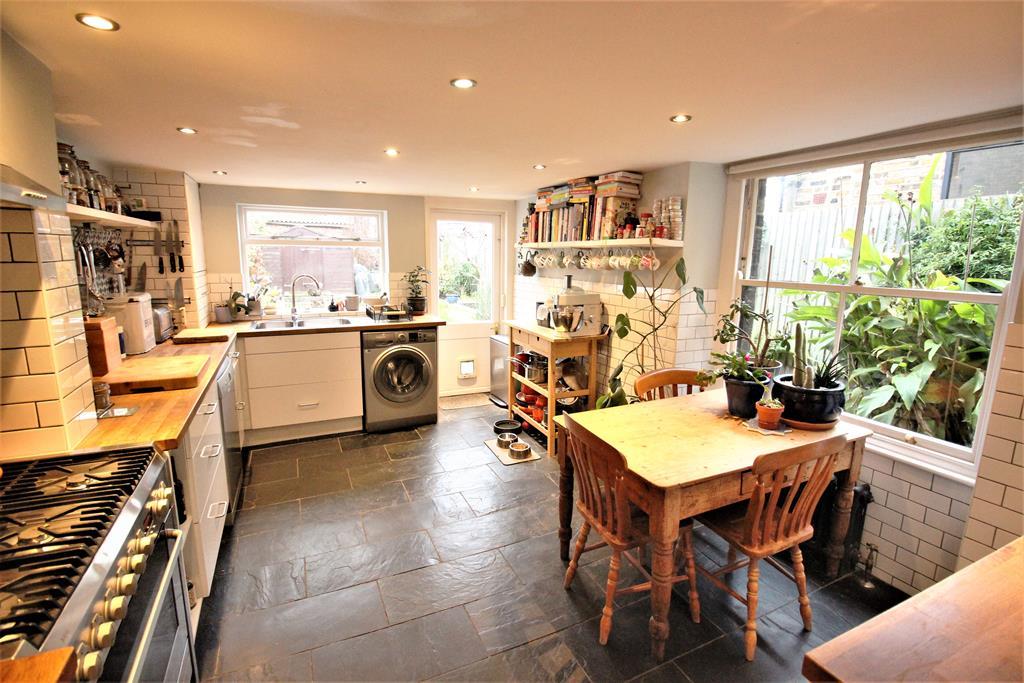 Reverse angle kitchen breakfast room
