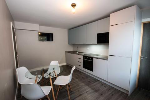 4 bedroom flat to rent, 1 Broomfield Road