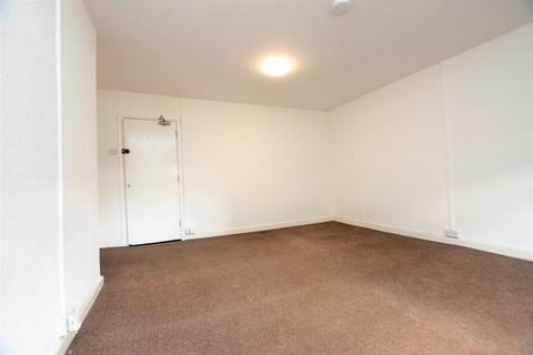 Studio to rent, Regent Street, Hinckley