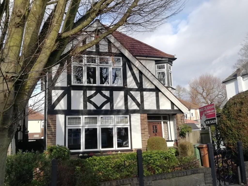 Evelyn Way, Wallington 3 bed detached house £635,000