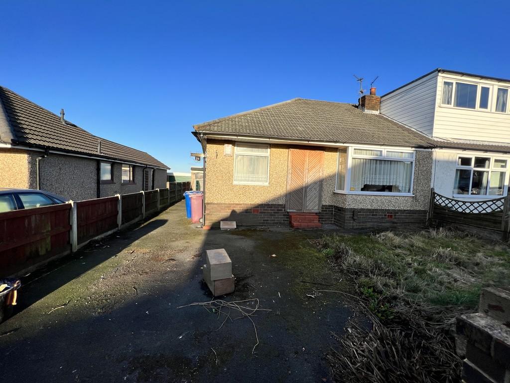 Ambleside Drive, Darwen 2 bed semidetached bungalow £130,000