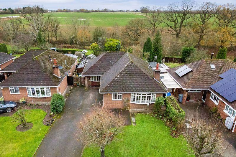 Dixon Drive, Chelford, Macclesfield 3 bed bungalow £400,000