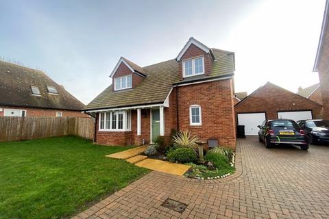 3 bedroom detached house to rent, Billy Fiske Close, Chichester