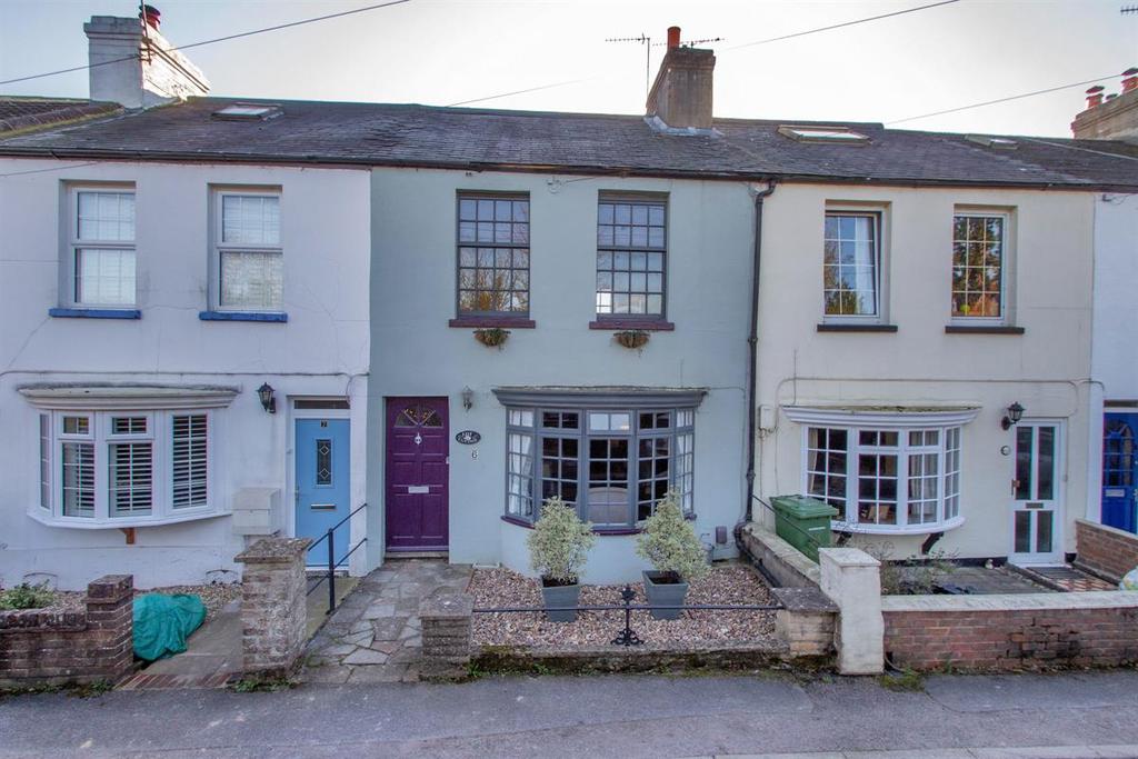 Mead Road, Edenbridge 3 bed terraced house £500,000