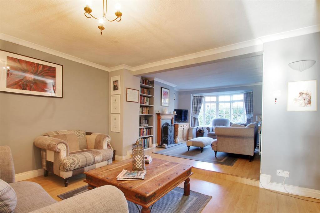 Mead Road, Edenbridge 3 bed terraced house £500,000