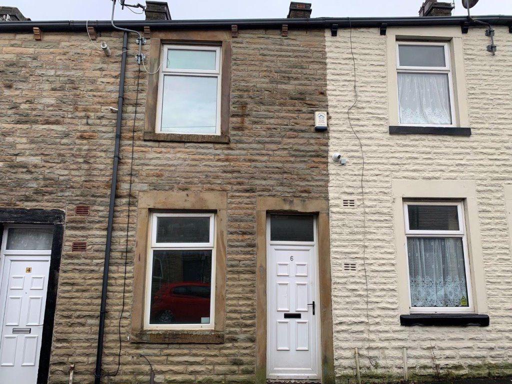 Florence Street, Burnley, Lancashire 2 bed terraced house £495 pcm (£