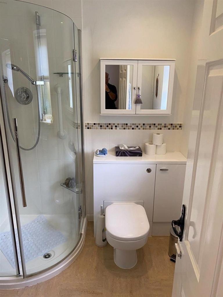 Ensuite 2.jpg