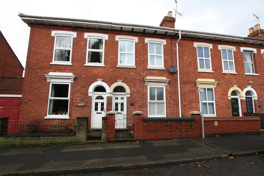 Lansdowne Road, Worcester WR3 8LJ 2 bed terraced house £895 pcm (£207 pw)