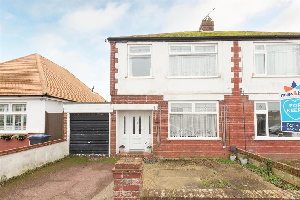 Park Avenue, Birchington 3 bed semidetached house £345,000