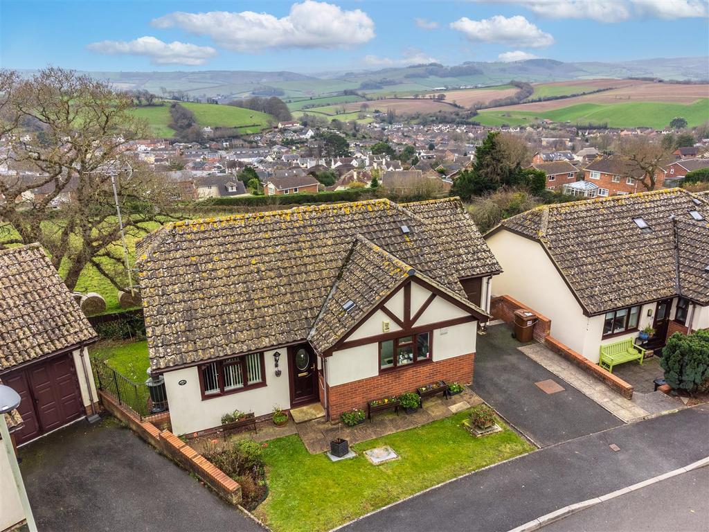 Avranches Avenue, Crediton 3 bed detached house £315,000