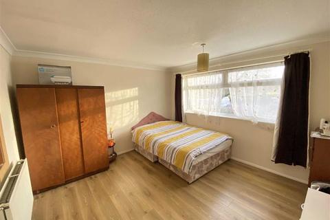 64 Blackden Walk, Wilmslow, SK9 2EZ