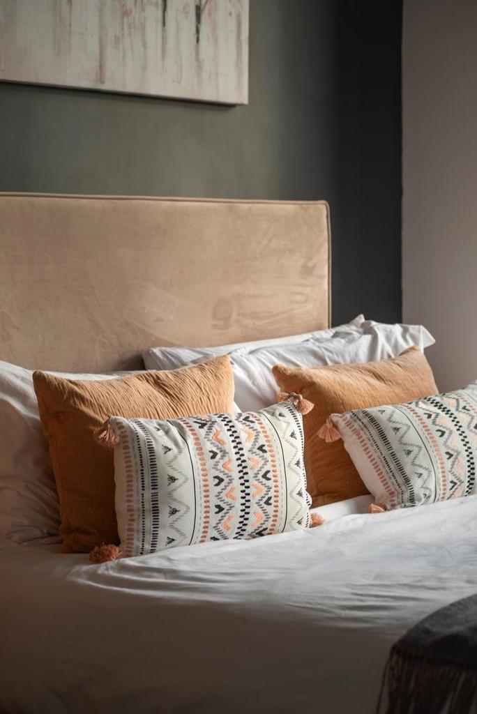 EKAL807 - Bedroom B - Insta.jpg
