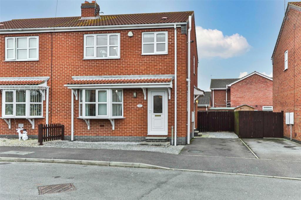 Ferry View, Thorngumbald, Hull, HU12 3 bed semidetached house £175,000