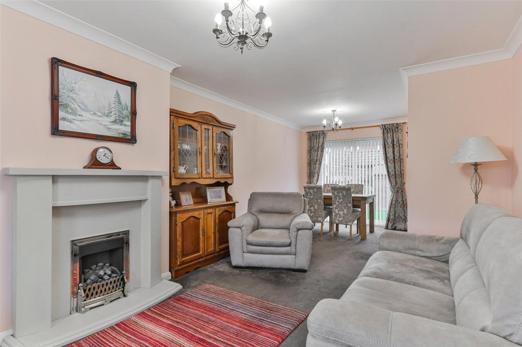 Ferry View, Thorngumbald, Hull, HU12 3 bed semidetached house £175,000