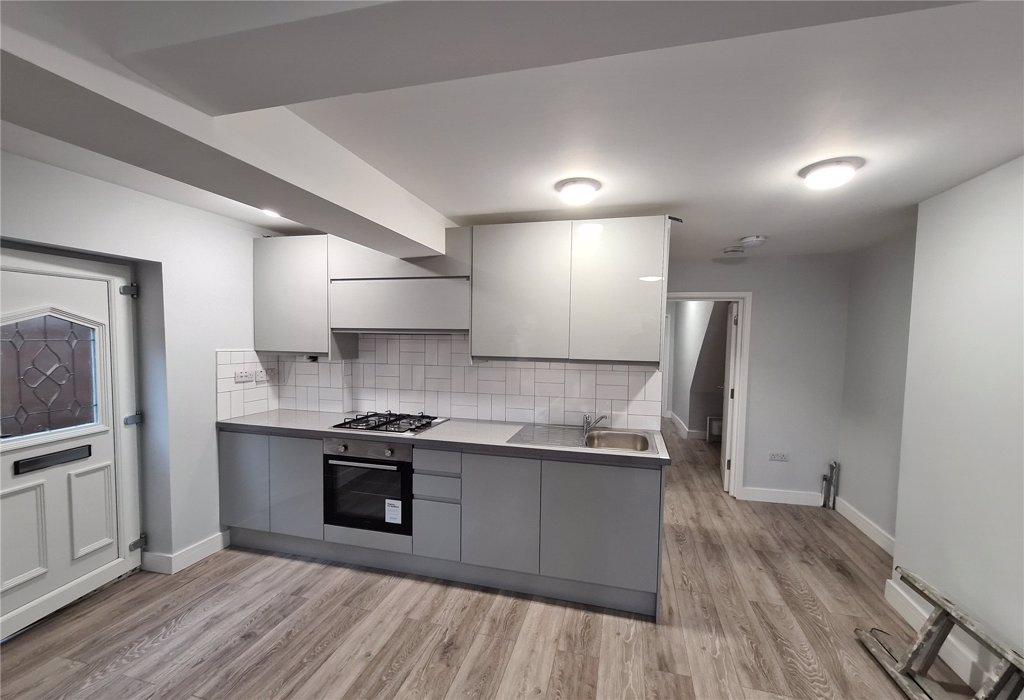 a West Street, Bromley, Kent 2 bed apartment £1,350 pcm (£312 pw)