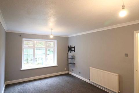 3 bedroom semi-detached house to rent - Cotswold Way, High Wycombe