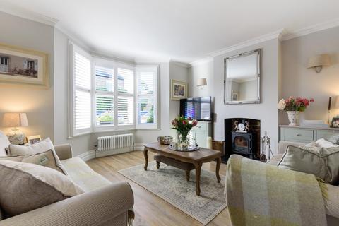 5 Summer Gardens, East Molesey, KT8 9LT