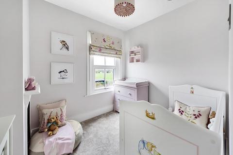 5 Summer Gardens, East Molesey, KT8 9LT