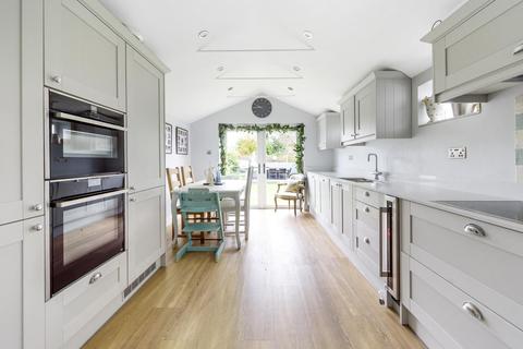 5 Summer Gardens, East Molesey, KT8 9LT