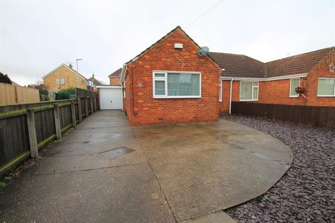 2 bedroom semi-detached bungalow to rent, Millbeck Lane, HU16