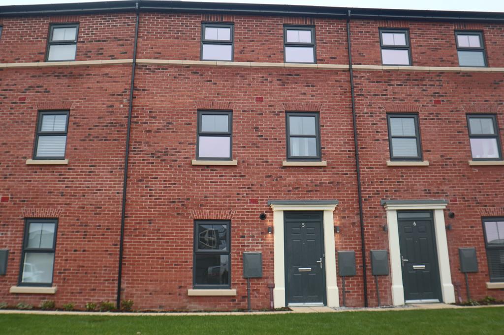 Silver Birch Close, Beverley, Yorkshire, HU17 2 bed terraced house £