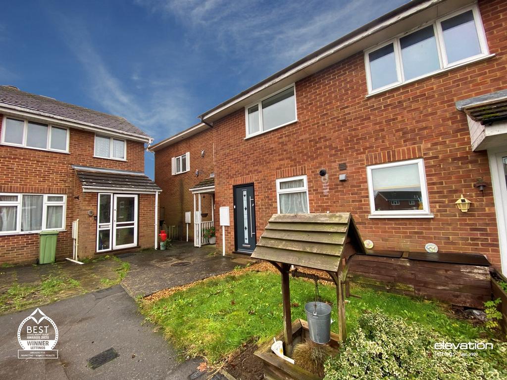 Petersham Close, Newport Pagnell, MK16 2 bed terraced house £1,050