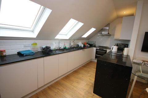 3 bedroom flat to rent, Edgware HA8