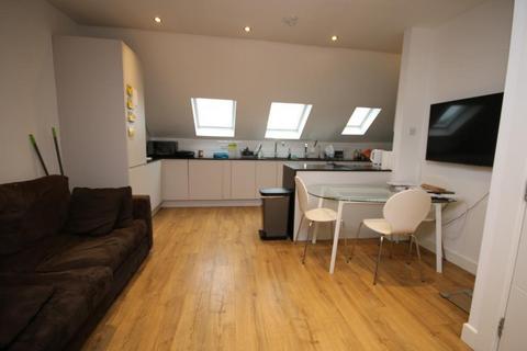 3 bedroom flat to rent, Edgware HA8