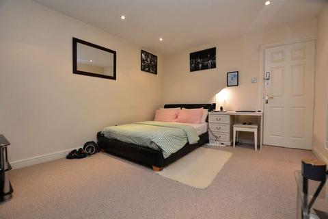 81 Boothroyd Drive, Leeds, LS6 2SL