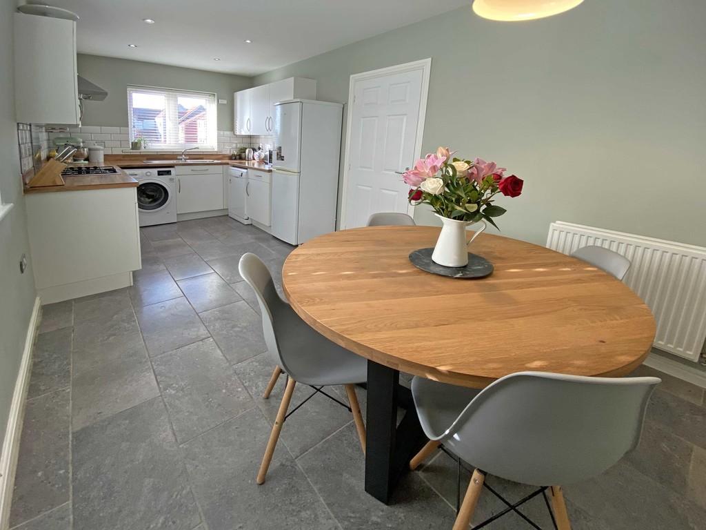Somerville Crescent, Exeter 3 bed detached house £370,000