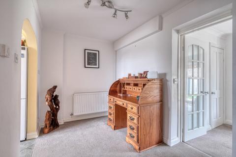 Oak View Cottage Crown East, Rushwick, Worcester, WR2 5TU