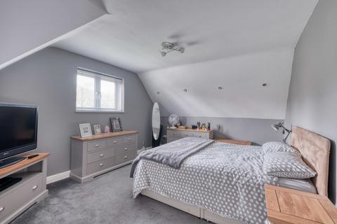 Oak View Cottage Crown East, Rushwick, Worcester, WR2 5TU