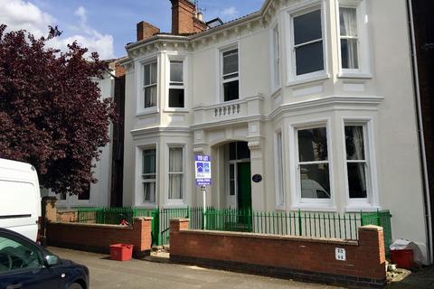 1 bedroom in a house share to rent, Room 21 Double Room-Russell Terrace, CV31 1HE