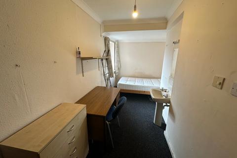 1 bedroom in a house share to rent, Room 21 Double Room-Russell Terrace, CV31 1HE