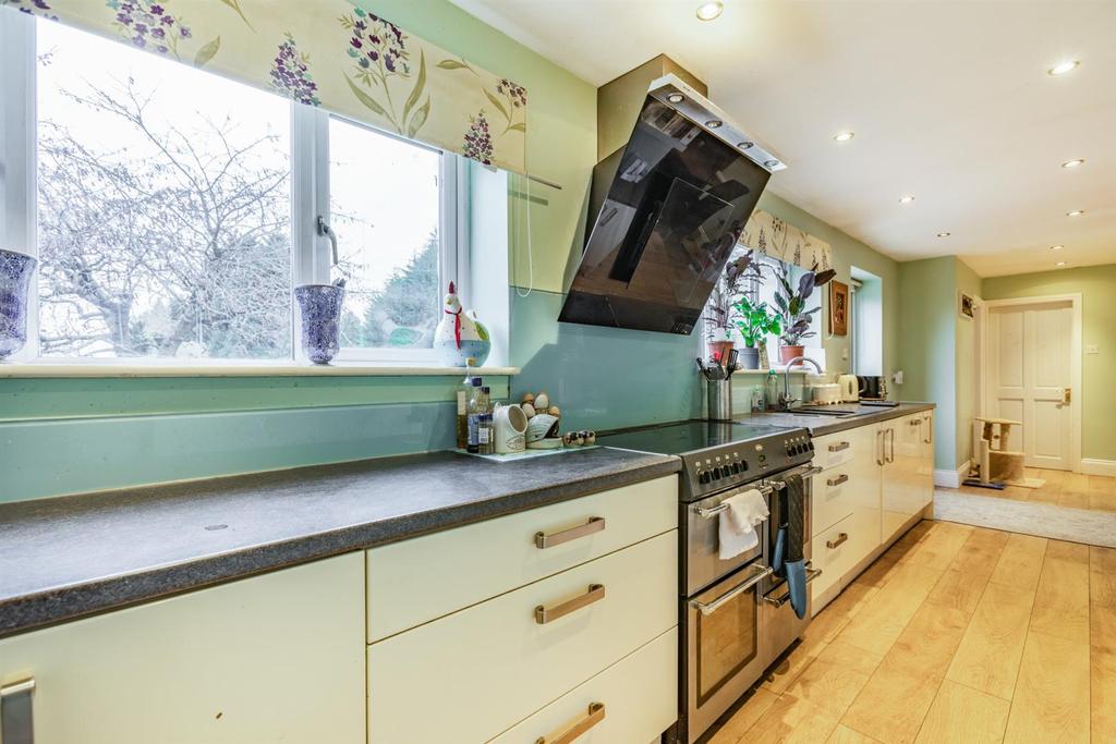 8487236-interior02.jpg