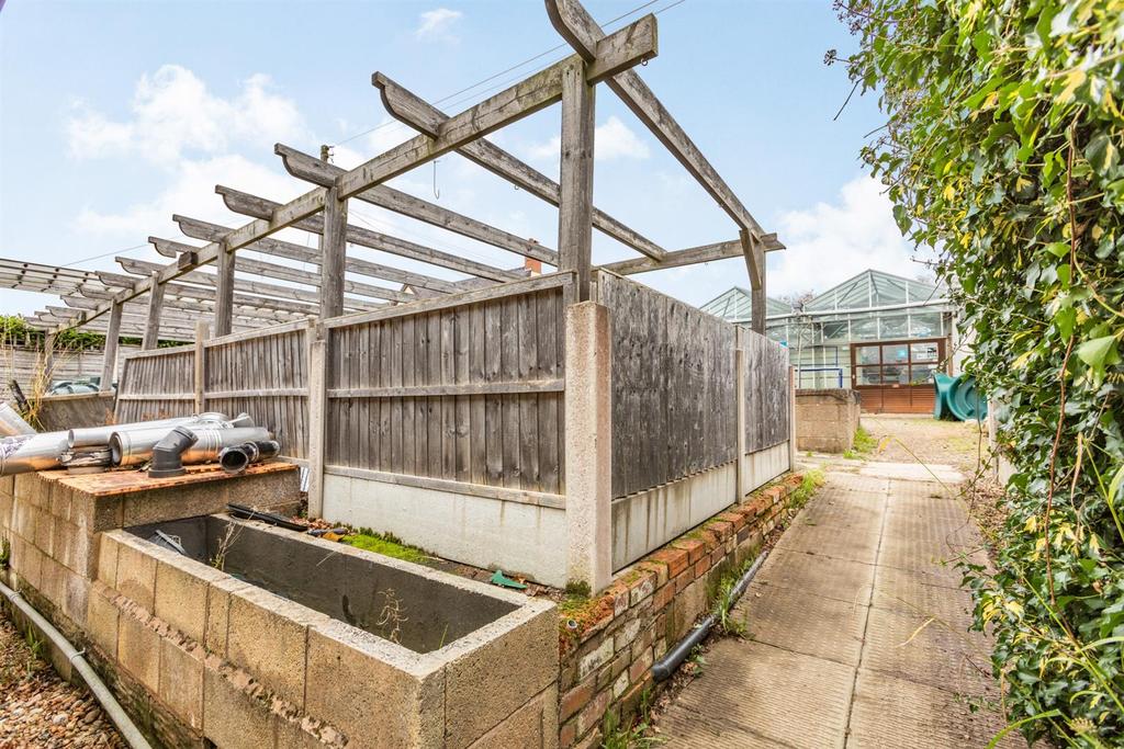 8487236-exterior13.jpg