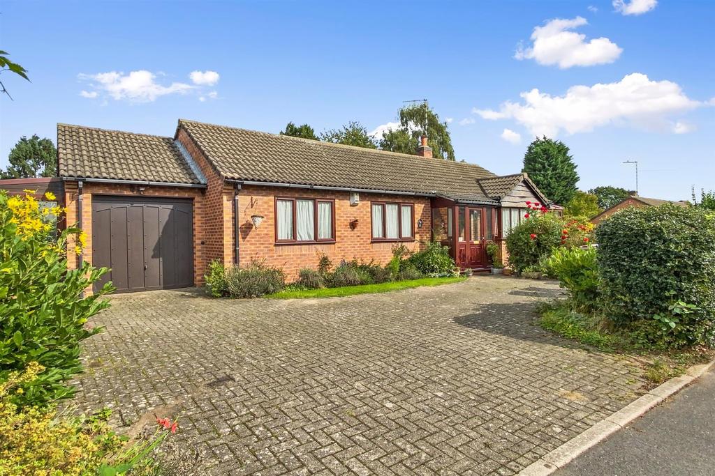 Bott Road, Canley Gardens, Coventry 2 bed detached bungalow £1,200