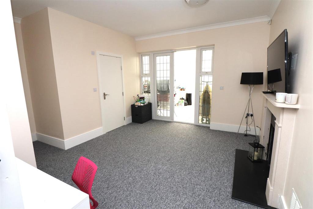 Julius Caesar Way, Stanmore 1 bed flat £1,300 pcm (£300 pw)